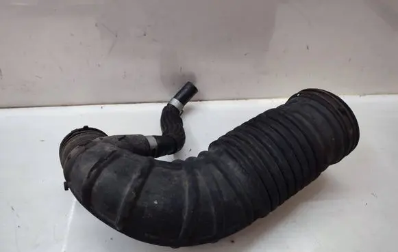 KIA Sorento Air intake hose/pipe 281303U100