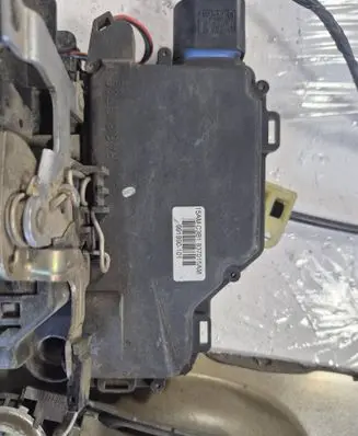 Volkswagen Golf IV Front door lock 3B1837015AM