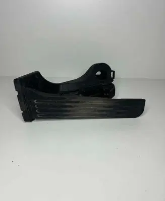 Accelerator throttle pedal