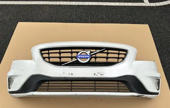 Volvo V40 Front bumper 31347085