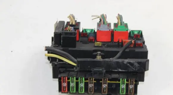 Peugeot 307 Fuse module 9650664180