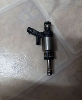 Volkswagen PASSAT B7 USA Fuel injector 06A906036F 0261500270