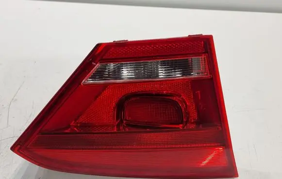 Volkswagen PASSAT B7 USA Tailgate rear/tail lights 561945093