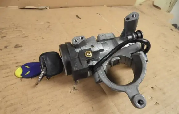 Mitsubishi Colt Ignition lock