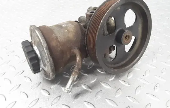 Toyota Corolla Verso E121 Power steering pump