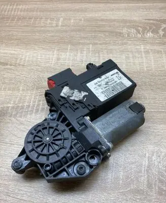 Peugeot 307 Front door window regulator motor 9634457580