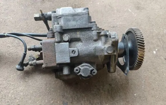 Jeep Cherokee XJ Fuel injection high pressure pump 029983921B