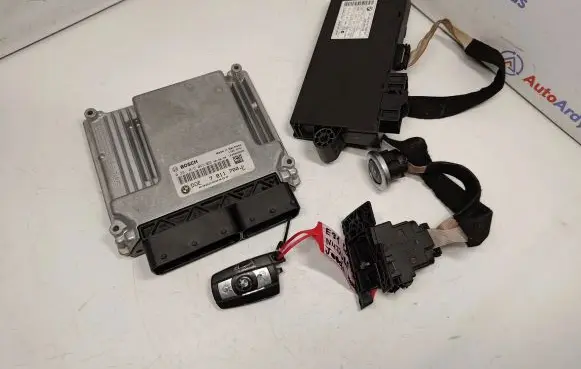 BMW 3 E90 E91 Engine ECU kit and lock set 7811700 13617811700 0281015043