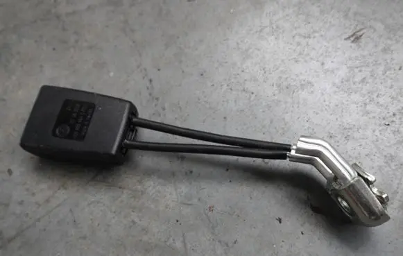 Volkswagen New Beetle Rear seatbelt buckle 1C0858494C 1C0858494
