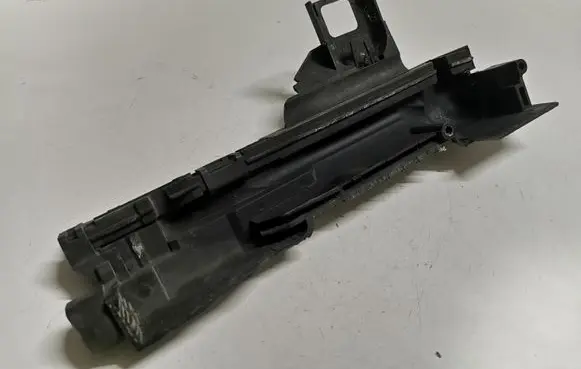 BMW X3 E83 Radiator mount bracket 7530254
