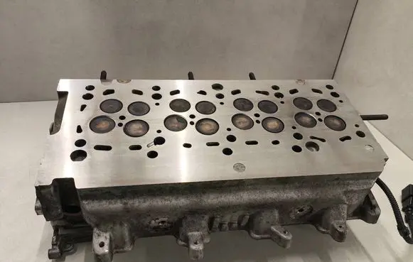 Volkswagen PASSAT B7 Engine head 03L103373J