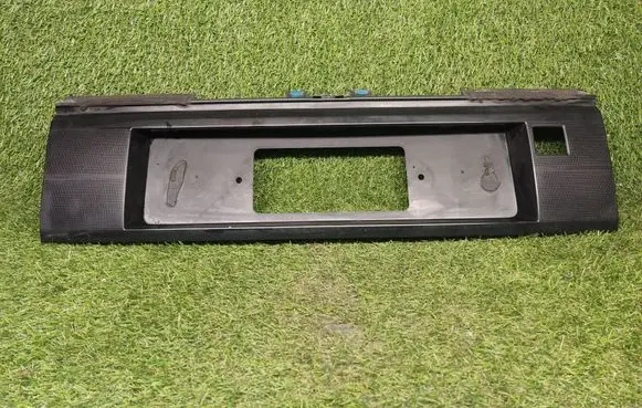 Volkswagen PASSAT B3 Trunk door license plate light bar 357853489