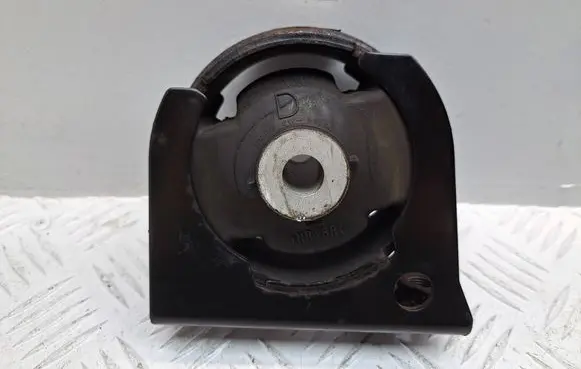 Engine mount bracket