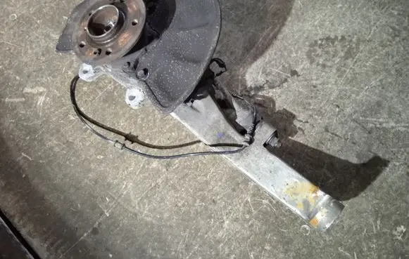 Mercedes-Benz ML W166 Front wheel hub 16609