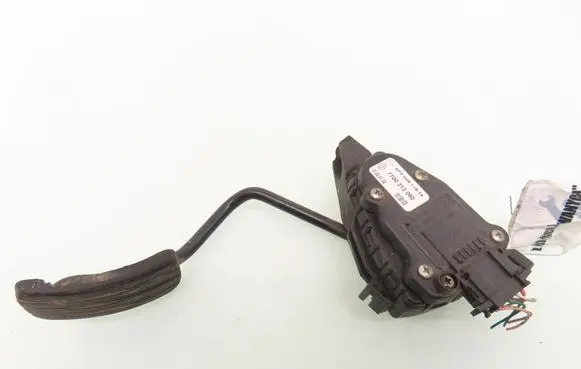 Accelerator throttle pedal