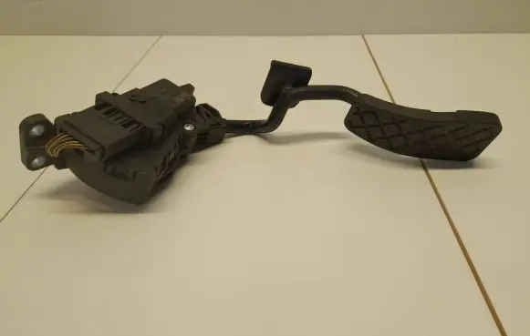 Audi A6 S6 C6 4F Accelerator throttle pedal 4F2721523 00898402