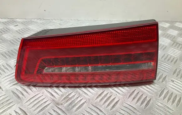 Tailgate rear/tail lights