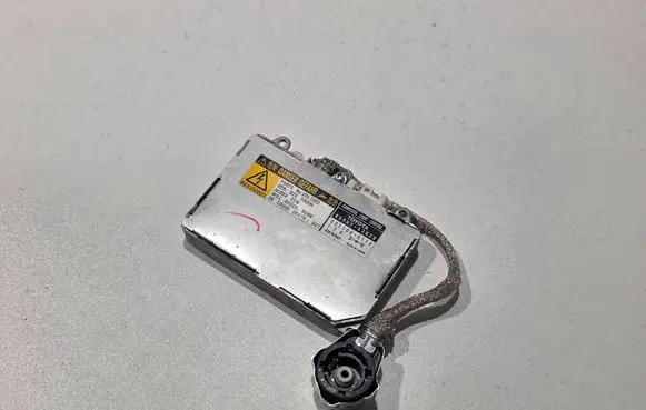 Lexus IS 200-300 Xenon control unit/module 8596753020
