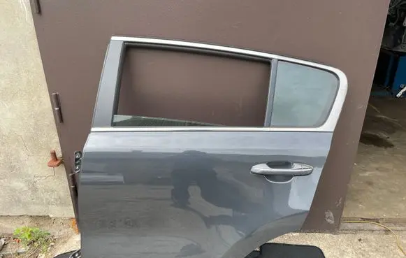 KIA Sportage Rear door