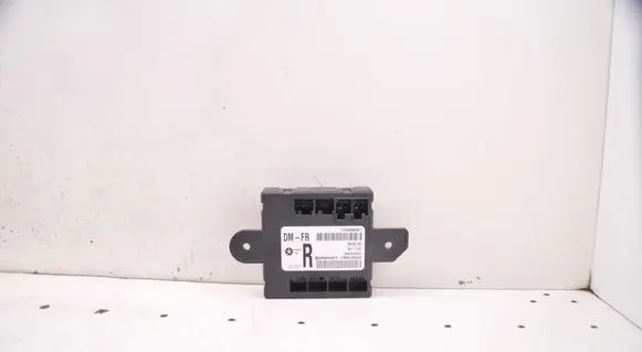 Chrysler Town u0026 Country V Door control unit/module P05026860AE
