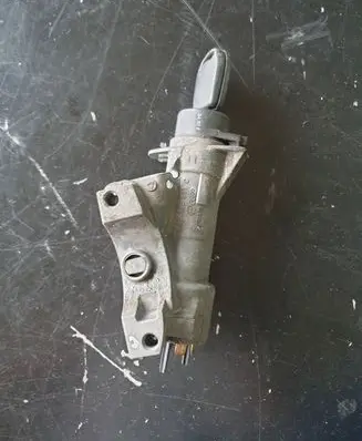 Volkswagen Golf IV Ignition lock 4B0905851C