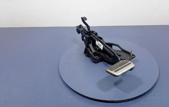 Mercedes-Benz 508 Accelerator throttle pedal 9807994580