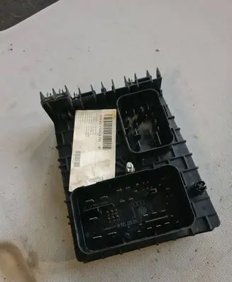 Volkswagen Touran I Fuse module 1K0937809 1T1937535B