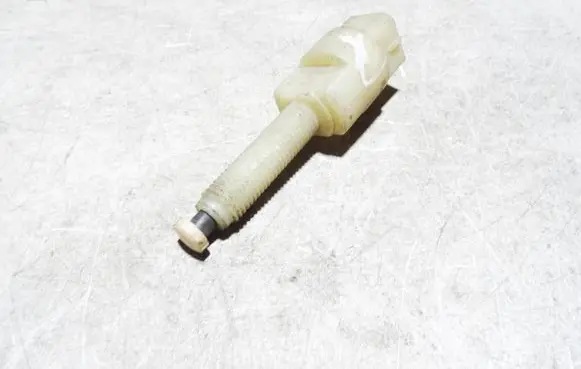 Volkswagen PASSAT B5 Brake pedal sensor switch 4A0945515A