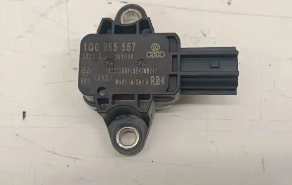 Volkswagen Polo V 6R Airbag deployment crash/impact sensor 1Q0955557