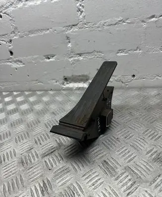 Mercedes-Benz E W212 Accelerator throttle pedal A4513000000