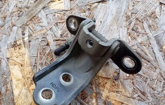 Hyundai i30 Front door upper hinge 