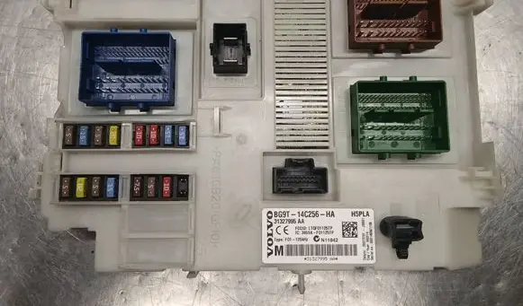 Volvo S40 Fuse module BG9T14C256HA 31327995AA