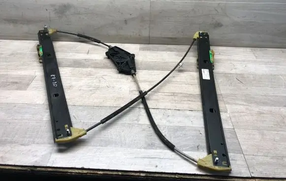 Front window lifting mechanism without motor