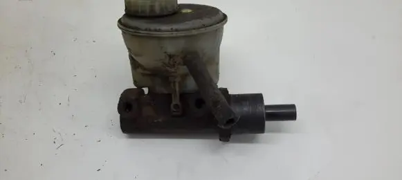 Volkswagen Golf III Master brake cylinder 103118170XF