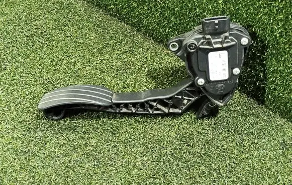 Renault Master III Accelerator throttle pedal 180101626R