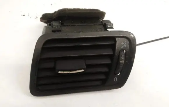Volkswagen PASSAT B6 Dash center air vent grill 3C1819701E P0108666