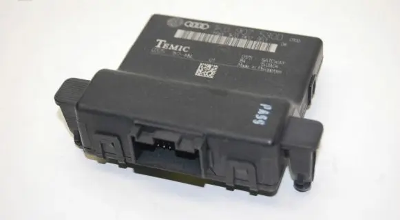Audi A3 S3 8P Gateway control module 1K0907530D
