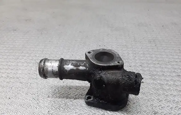 Volkswagen PASSAT B5.5 Engine coolant pipe/hose 038121133J