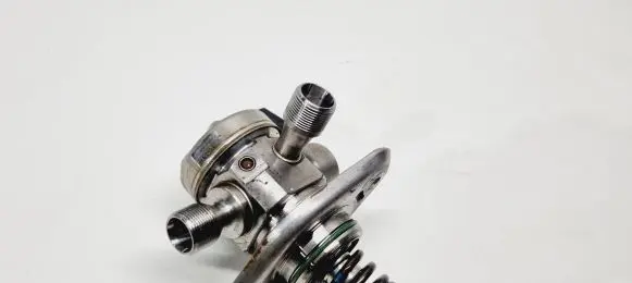 Nissan Qashqai J12 Fuel injection high pressure pump 166303162R 1663000Q0G