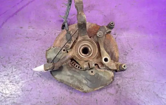 Volkswagen Golf III Front wheel hub spindle knuckle