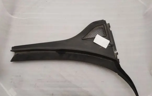 Volkswagen PASSAT B8 USA Wiper trim 561819404A