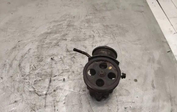 Toyota Corolla E120 E130 Power steering pump 4J11245