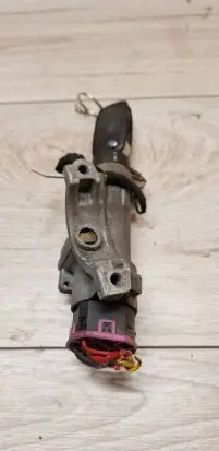 Volkswagen PASSAT B5 Ignition lock 4B0905851A