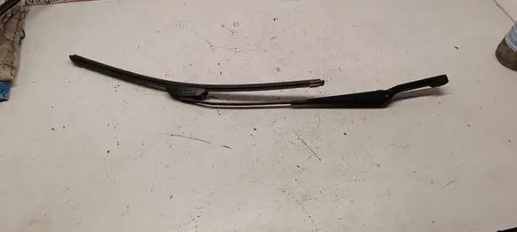 Mercedes-Benz ML W163 Front wiper blade arm 
