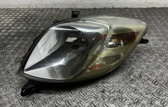 Toyota Yaris Headlight/headlamp 89900738