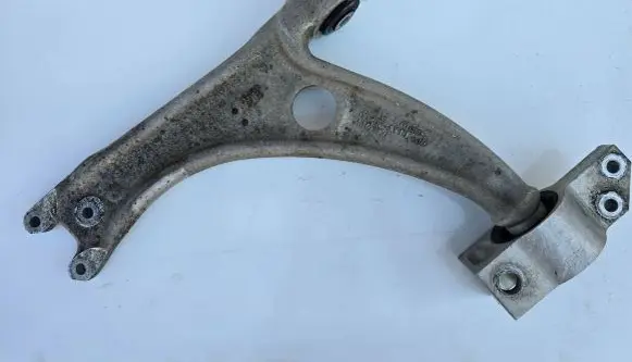 Volkswagen PASSAT B7 Front lower control arm/wishbone