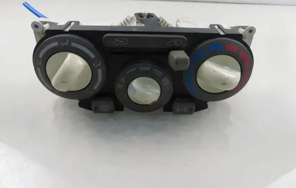 Nissan Micra Interior fan control switch F667192N01