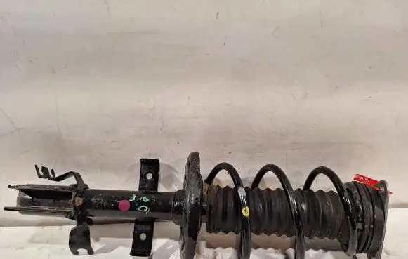 Renault Clio IV Front shock absorber/damper
