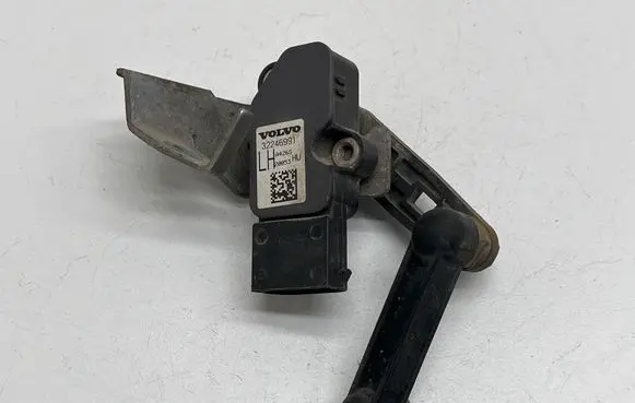 Volvo XC90 Headlight/headlamp level sensor 32246991 20053 A426S