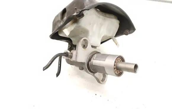 Master brake cylinder